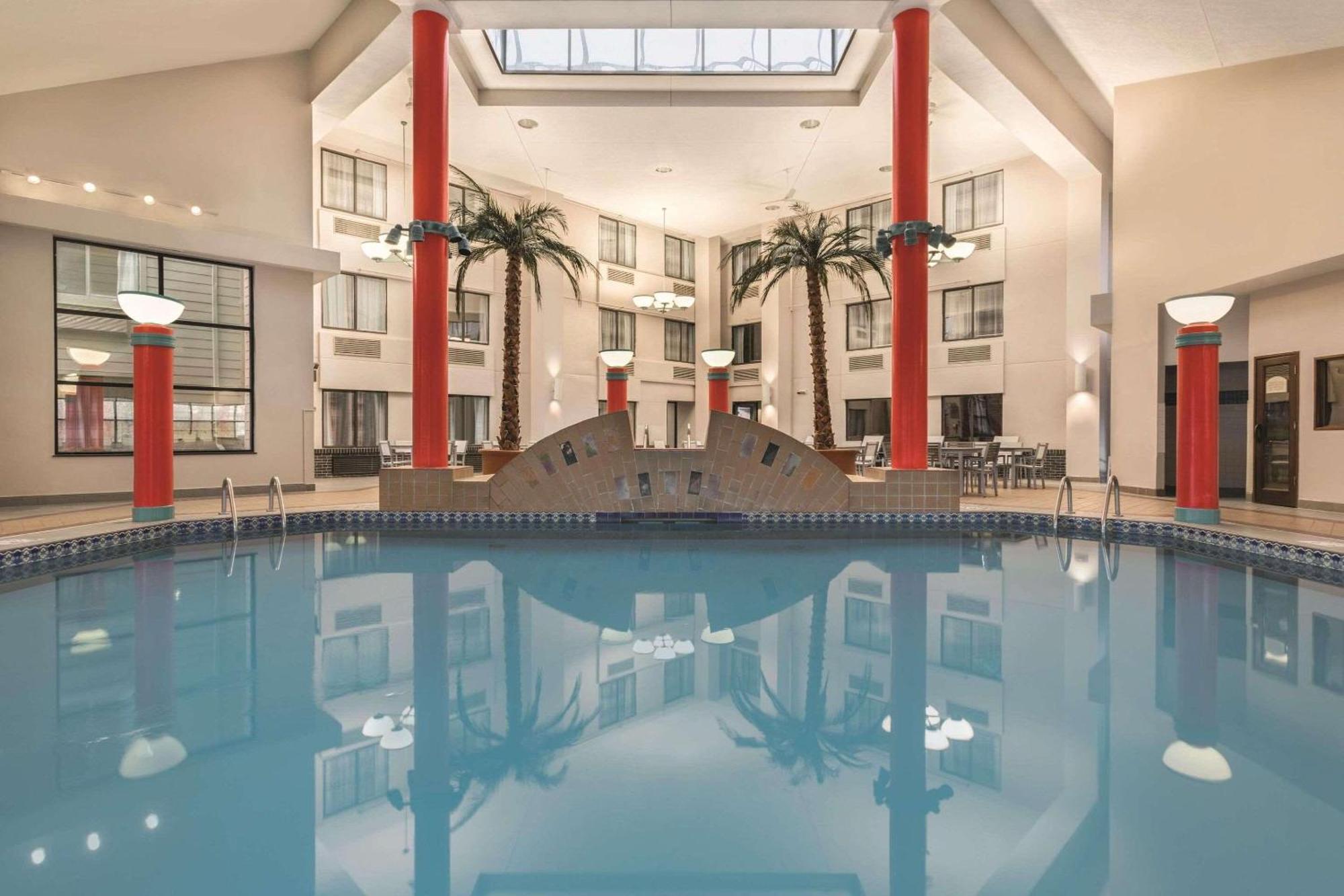 Country Inn & Suites By Radisson, Erie, Pa Kearsarge Екстериор снимка